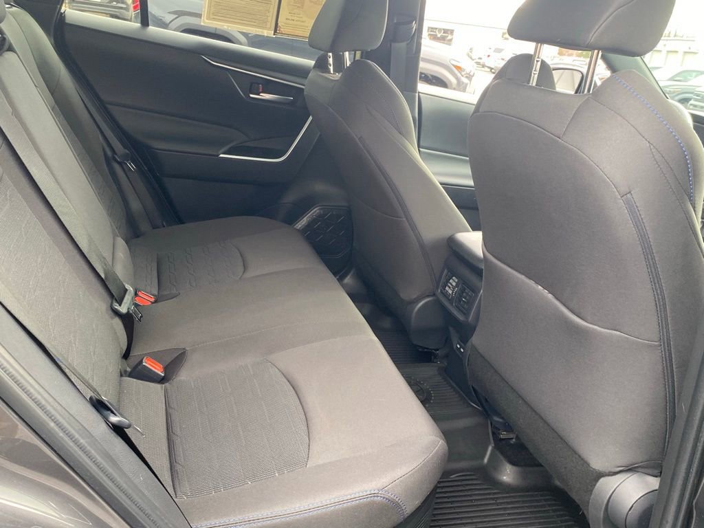 Used 2025 Toyota RAV4 SE image 16