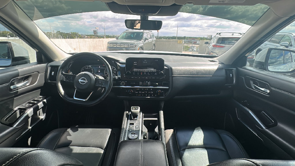 Used 2023 Nissan Pathfinder SL w/ Lighting Package (N92) AWD/4WD image 21