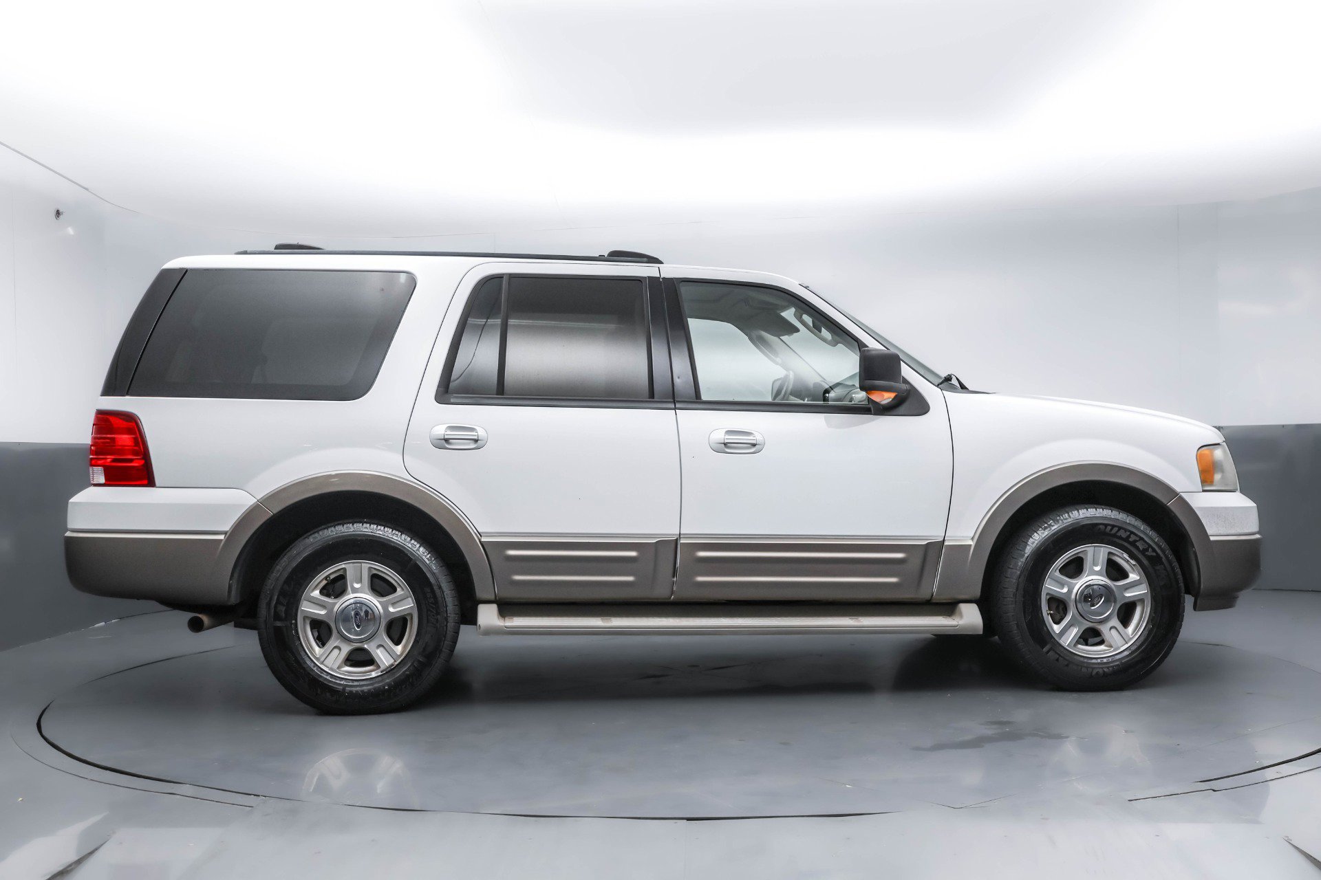 Used 2004 Ford Expedition Eddie Bauer AWD/4WD image 3
