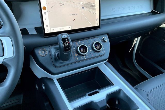 Used 2025 Land Rover Defender 110 X-Dynamic SE image 16