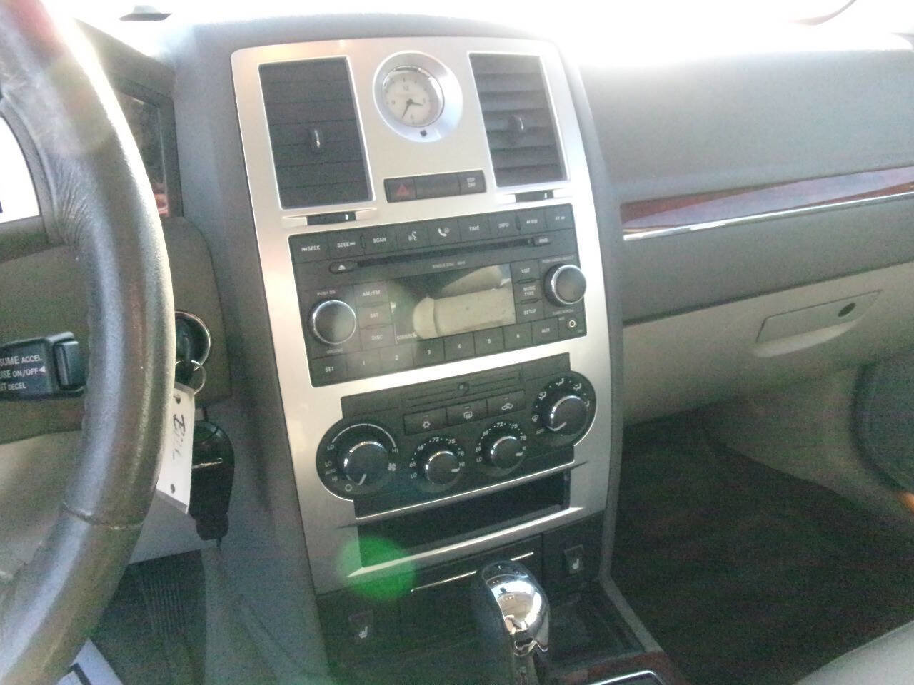 Used 2008 Chrysler 300 C w/ Luxury Group II image 17