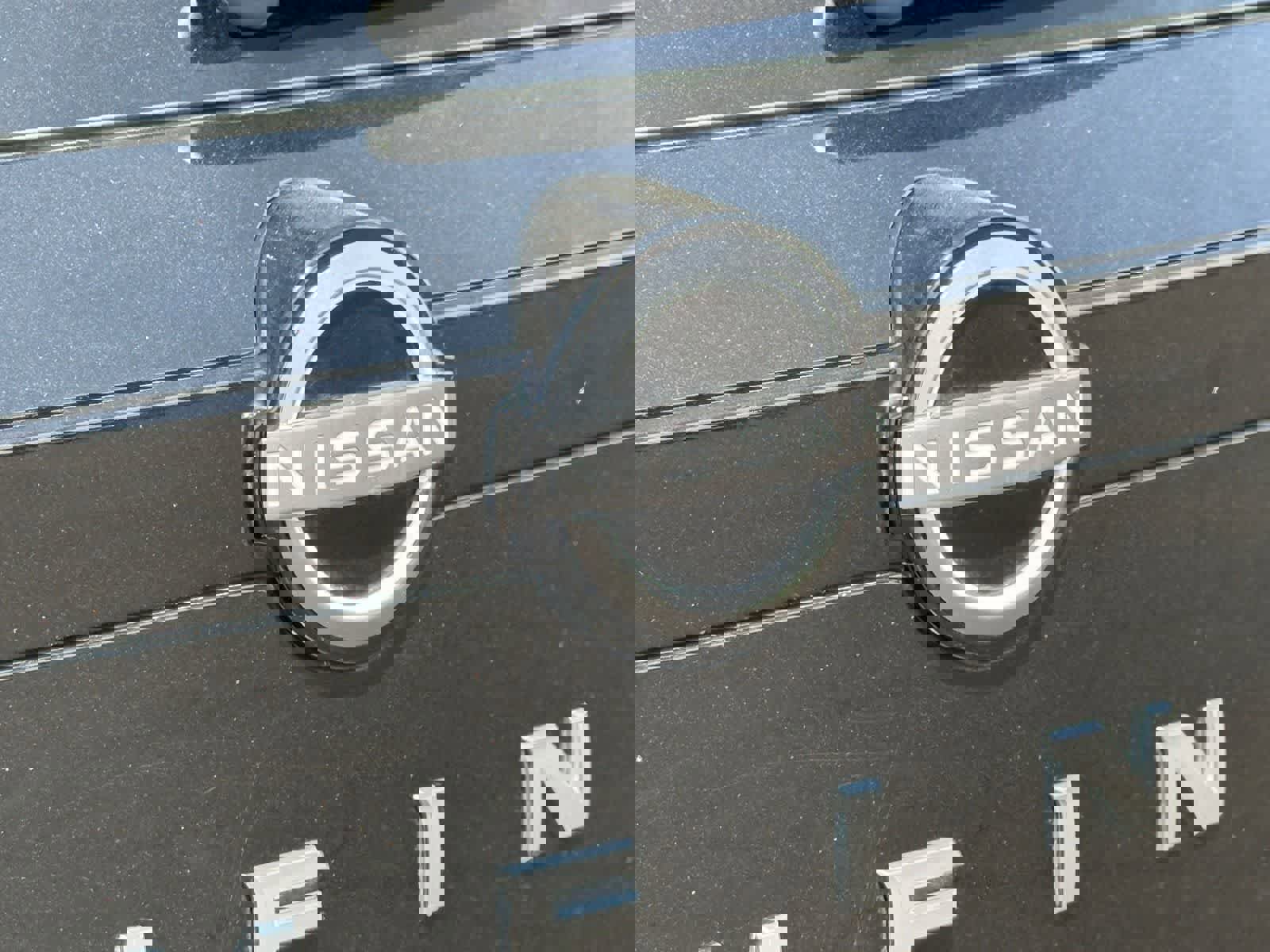 Used 2022 Nissan Pathfinder SL FWD image 9