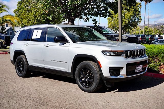 Used 2023 Jeep Grand Cherokee L Laredo RWD image 6