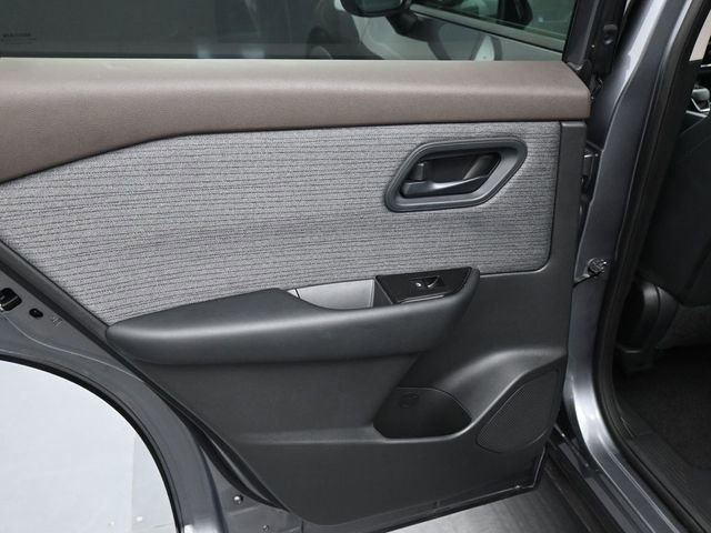 Used 2023 Nissan Rogue S image 14