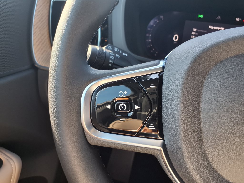New 2026 Volvo XC60 B5 Plus w/ Protection Package Premier AWD/4WD image 18