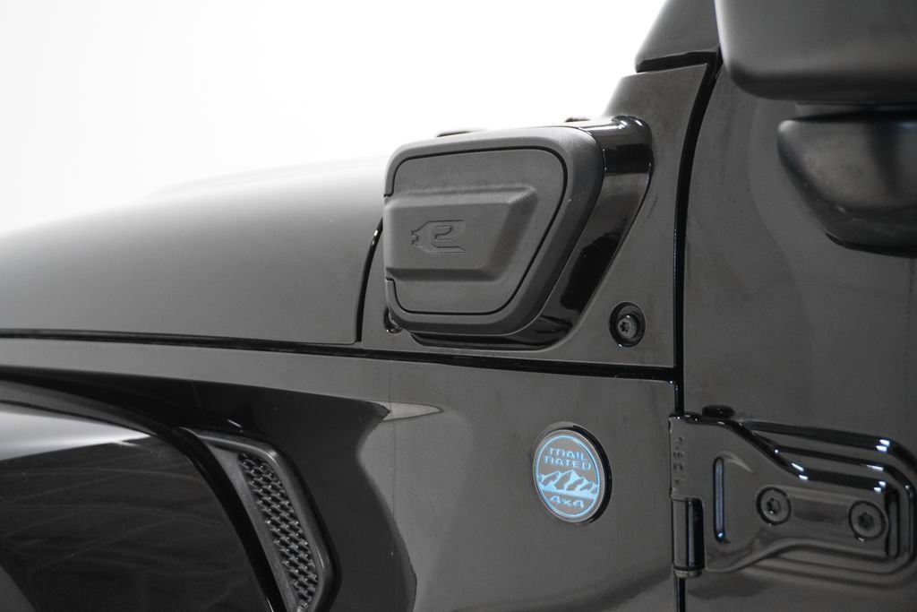 Certified 2025 Jeep Wrangler Unlimited Sahara w/ Safety Group image 8