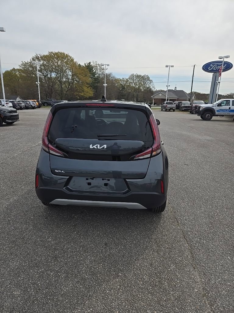 Used 2025 Kia Soul LX w/ LX Technology Package image 4