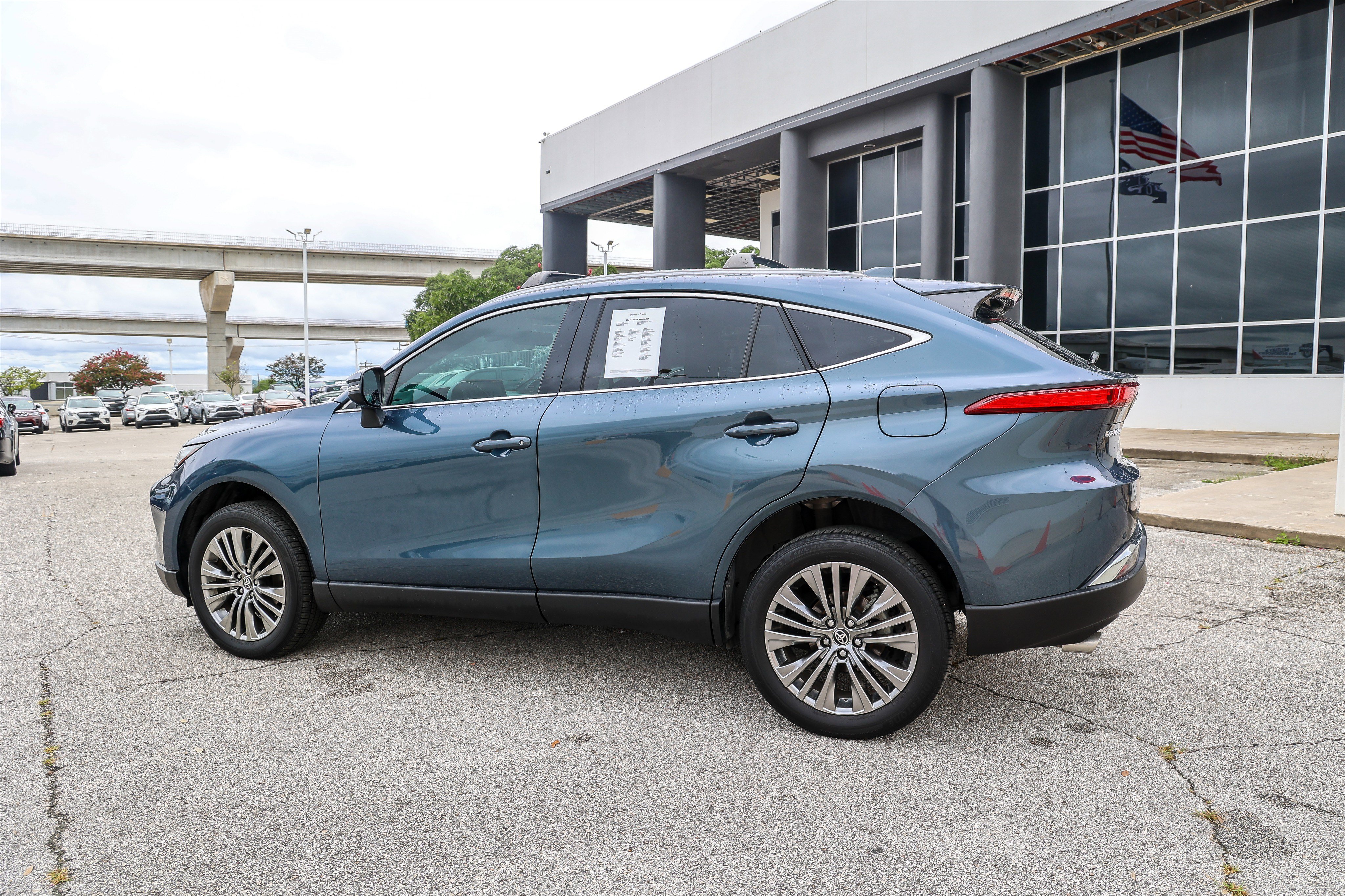 Certified 2024 Toyota Venza XLE AWD/4WD image 21
