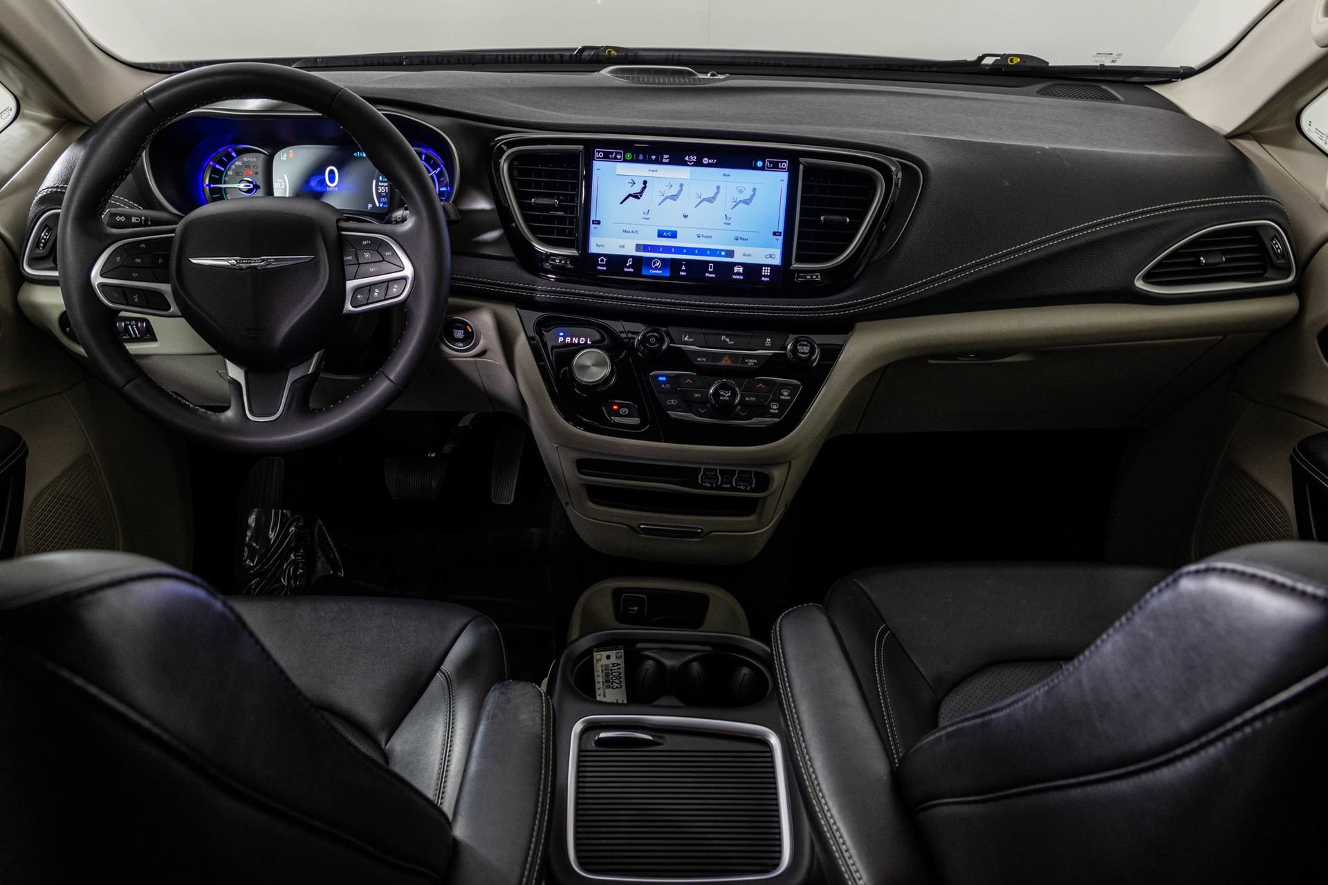 Used 2024 Chrysler Pacifica Limited FWD image 25