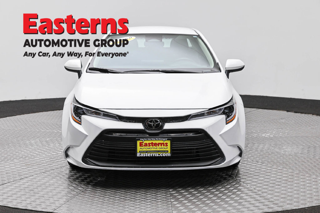 Used 2025 Toyota Corolla LE FWD image 3