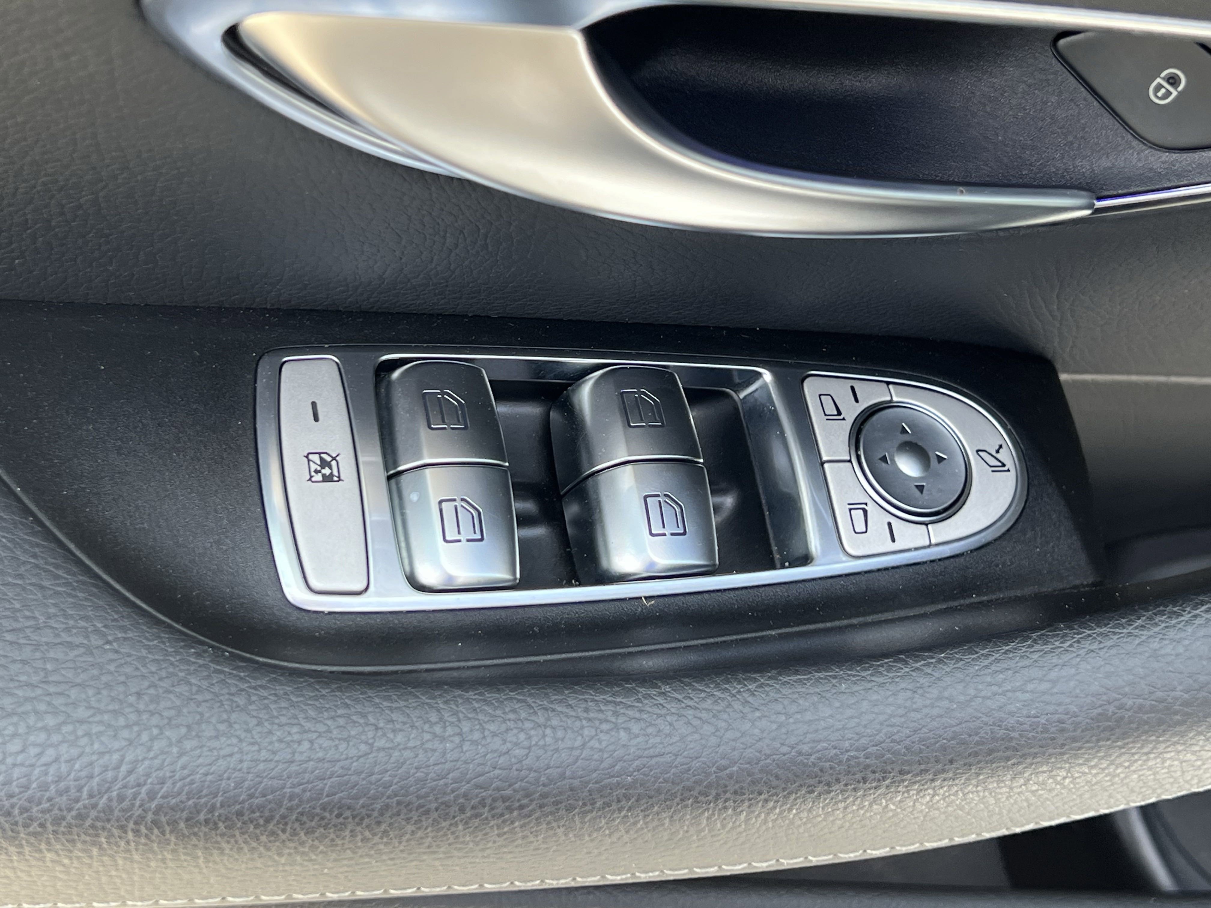 Used 2023 Mercedes-Benz E 350 4MATIC Sedan image 15