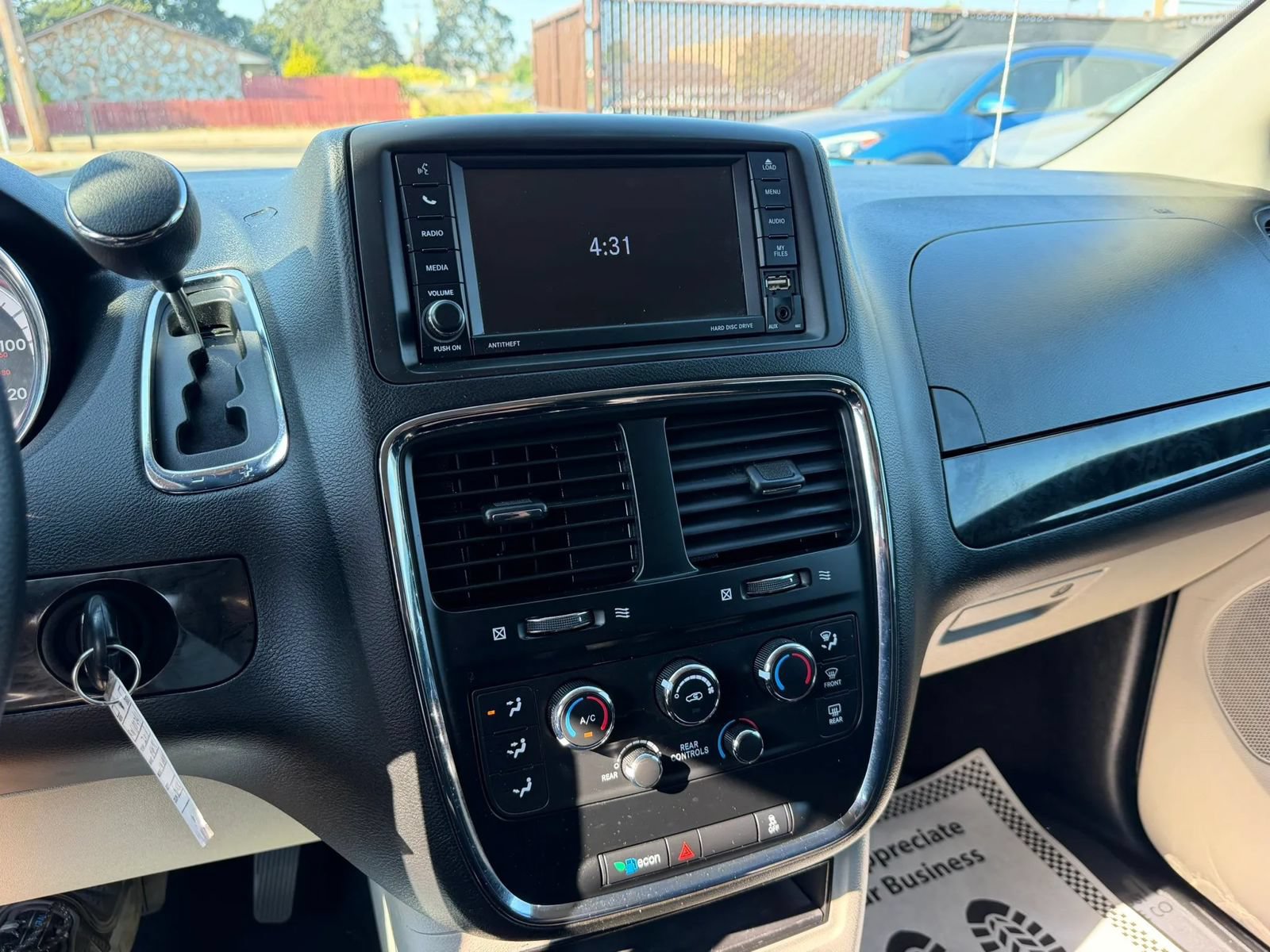 Used 2018 Dodge Grand Caravan SE FWD image 16
