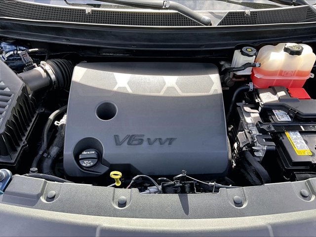 Used 2023 Chevrolet Traverse LT FWD image 11