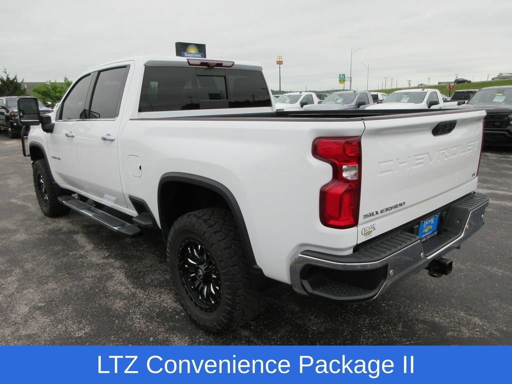 Used 2023 Chevrolet Silverado 3500 LTZ AWD/4WD image 3