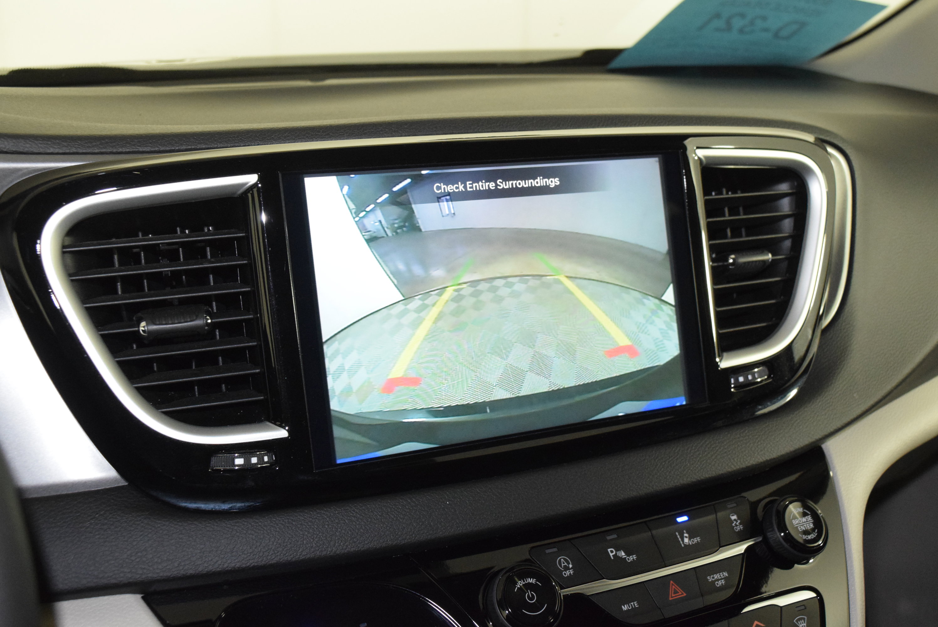 Used 2024 Chrysler Pacifica Touring-L image 20