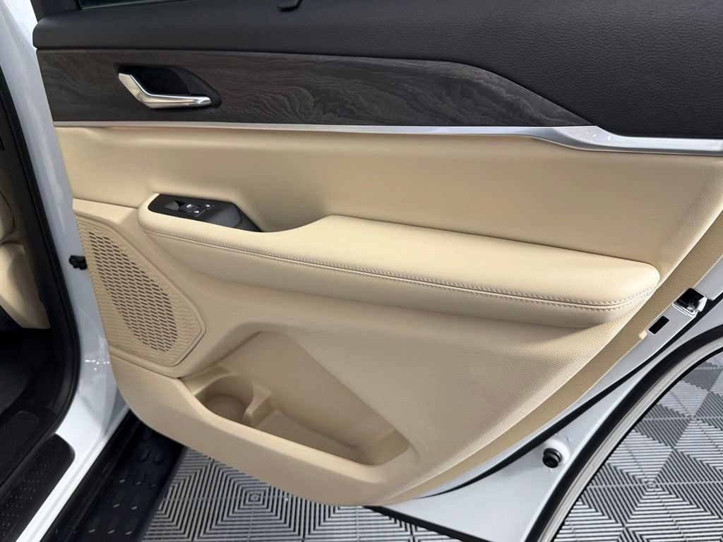 Certified 2025 Jeep Grand Cherokee L Limited w/ Luxury Tech Group II RWD image 33