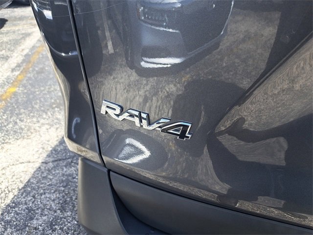 Used 2021 Toyota RAV4 LE image 5