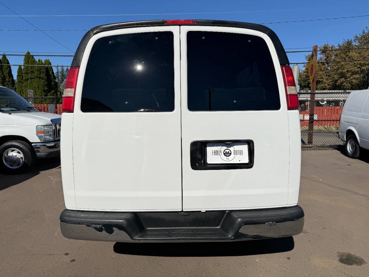 Used 2008 GMC Savana 3500 Extended Passenger w/ LT Preferred Equipment Group RWD image 9