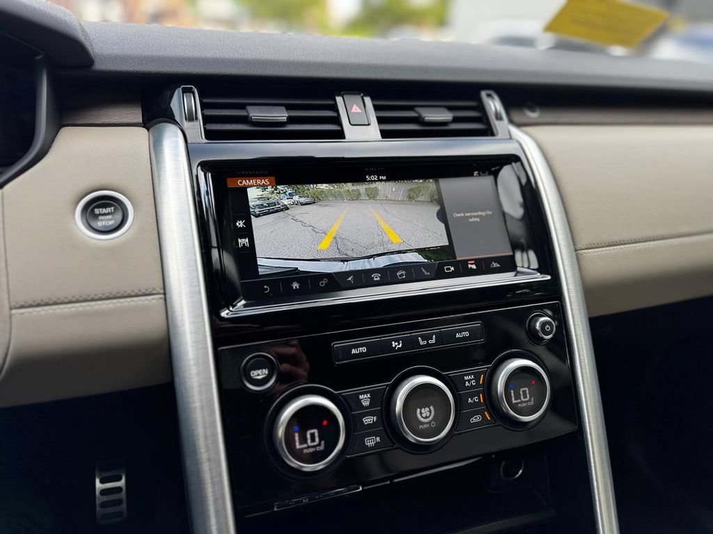 Used 2018 Land Rover Discovery HSE AWD/4WD image 16