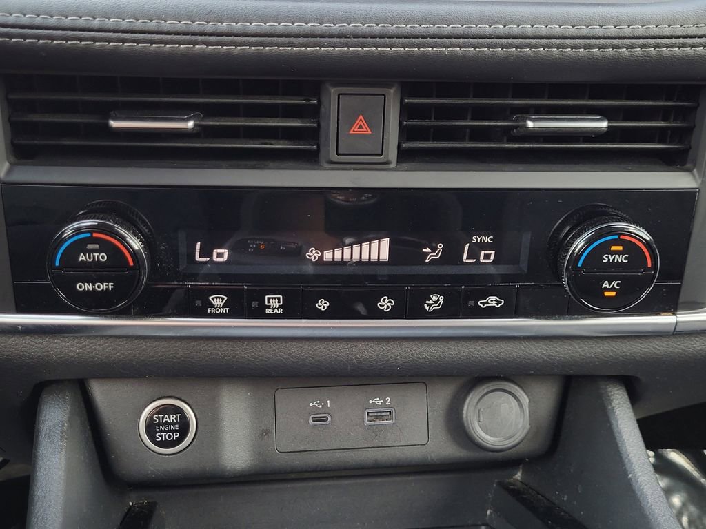 Used 2023 Nissan Rogue SV image 14