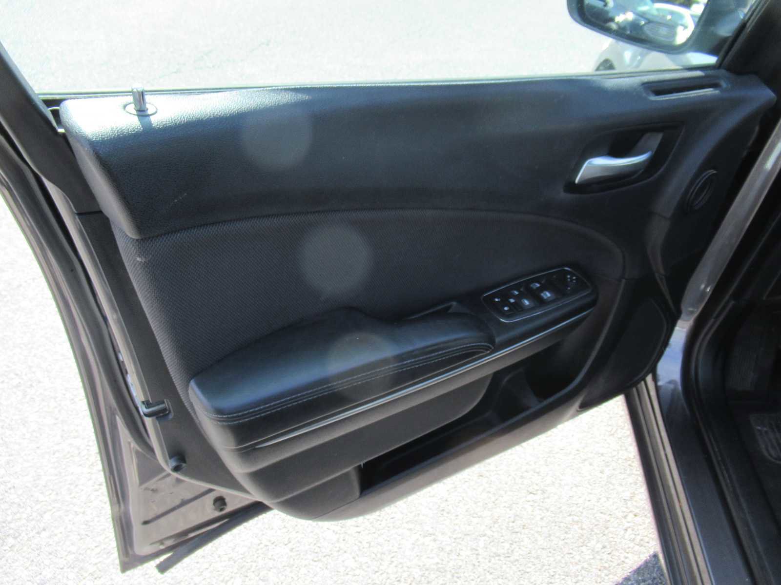 Used 2015 Dodge Charger SE w/ Sport Appearance Group image 14