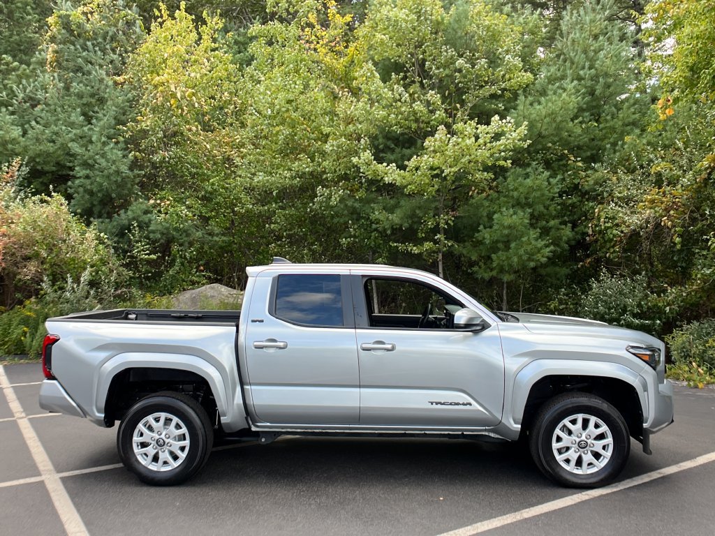Certified 2024 Toyota Tacoma SR5 AWD/4WD image 6