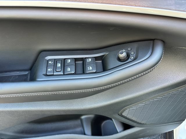 New 2026 Jeep Grand Cherokee Limited w/ Luxury Tech Group II AWD/4WD image 16