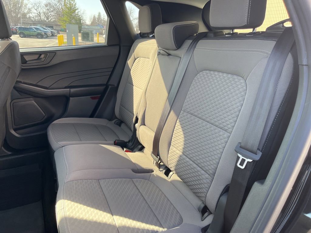 Used 2022 Ford Escape SE w/ SE Sport Appearance Package image 13