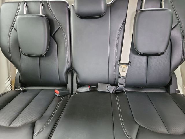 Used 2024 Chrysler Pacifica Touring-L image 16