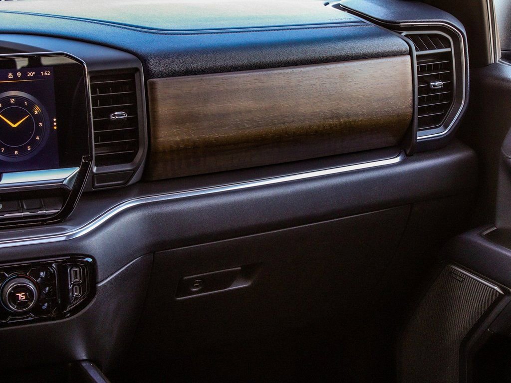 Used 2023 Chevrolet Silverado 1500 High Country image 17