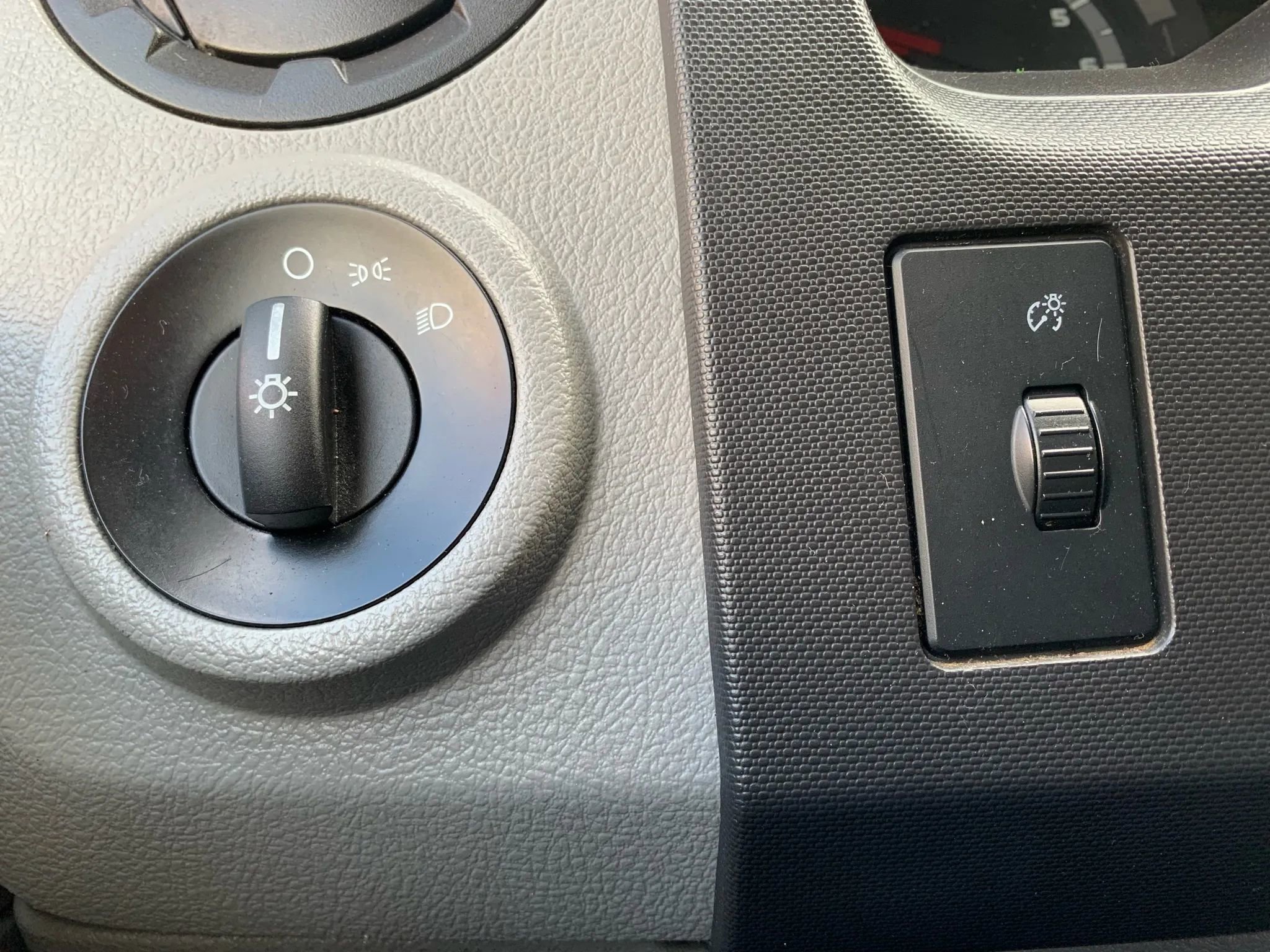 Used 2019 Ford E-450 and Econoline 450 Super Duty w/ Power Windows & Locks Group image 18