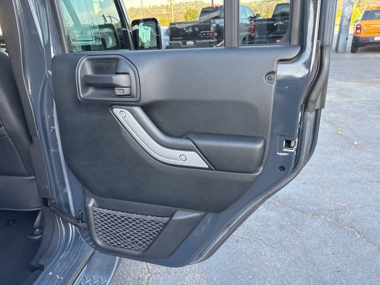 Used 2017 Jeep Wrangler Unlimited Rubicon w/ Connectivity Group AWD/4WD image 23