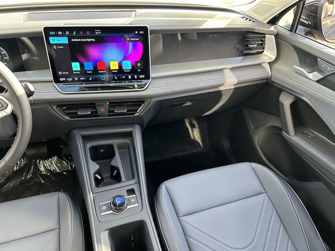 New 2026 Volkswagen Tiguan SE image 12