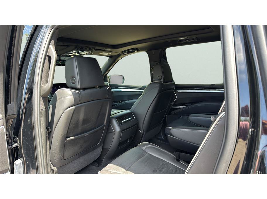 Used 2025 Cadillac Escalade ESV Sport w/ Touring Package AWD/4WD image 15