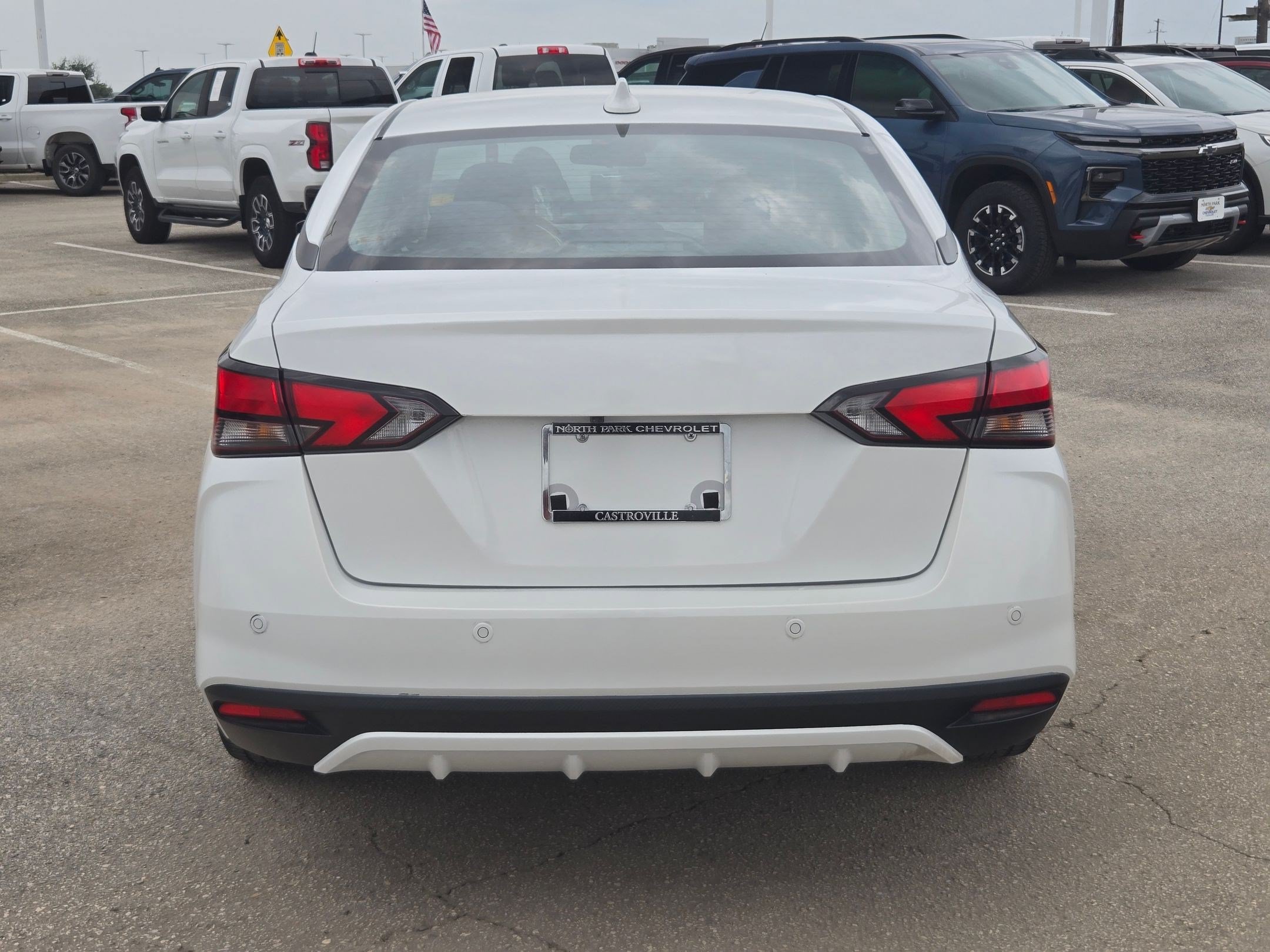 Used 2022 Nissan Versa SV FWD image 5