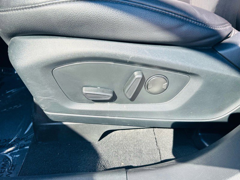 Used 2021 Ford Explorer Limited w/ Equipment Group 301A image 23