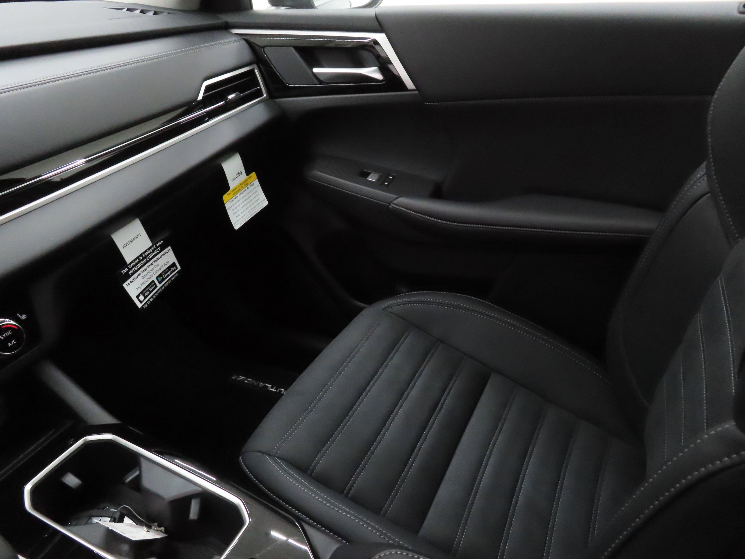 New 2026 Mitsubishi Outlander SE image 19