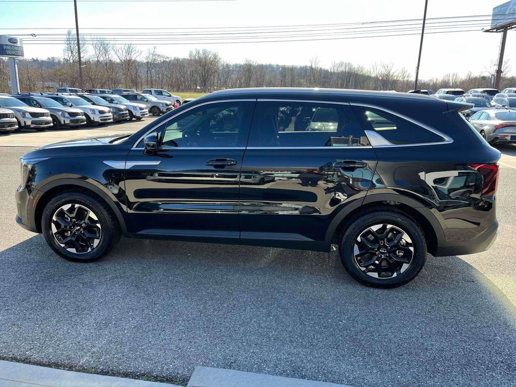 Certified 2025 Kia Sorento S w/ Panoramic Sunroof Package image 32