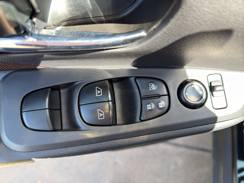 Used 2024 Nissan Kicks SR FWD image 12