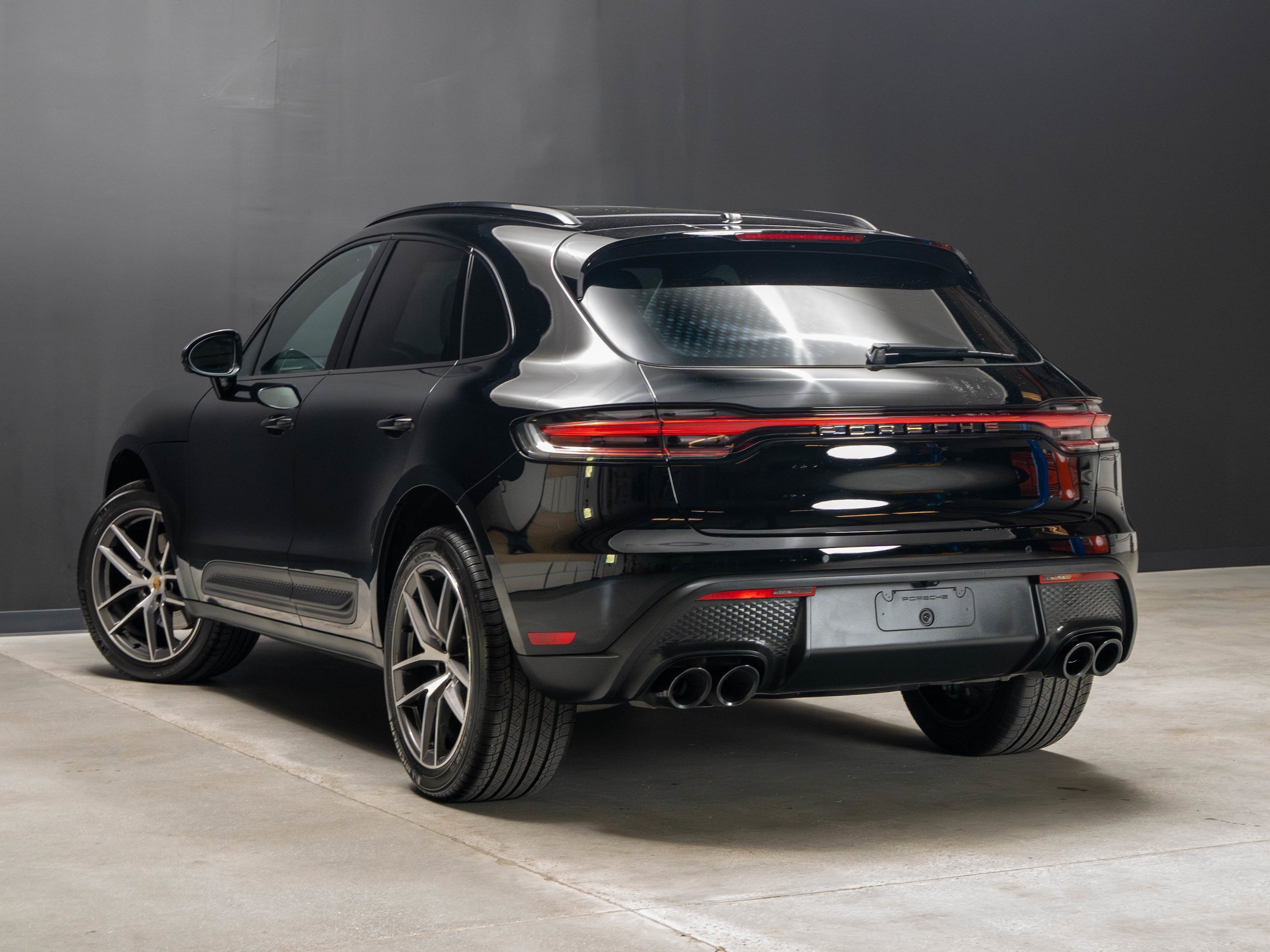 Certified 2026 Porsche Macan AWD/4WD image 3