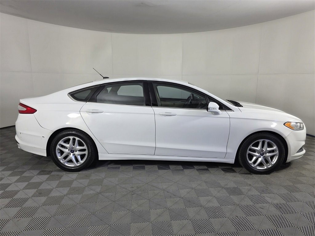 Used 2015 Ford Fusion SE image 4