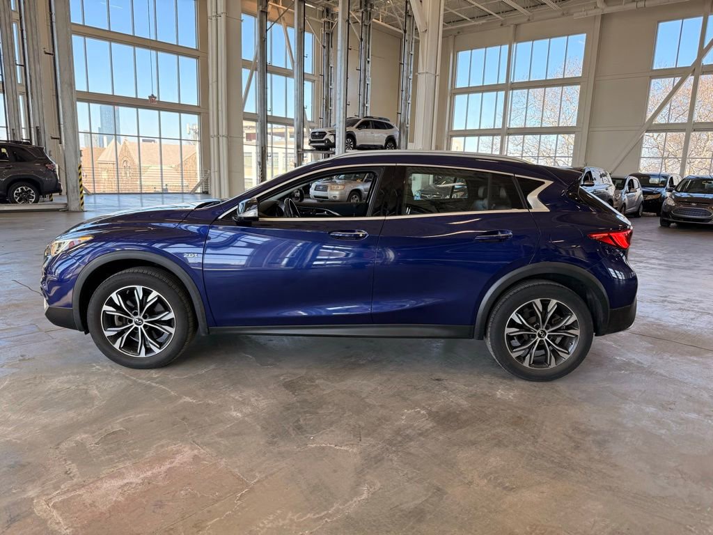 Used 2018 INFINITI QX30 Premium w/ Cargo Package image 6