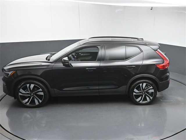 Used 2025 Volvo XC40 B5 Ultra image 46