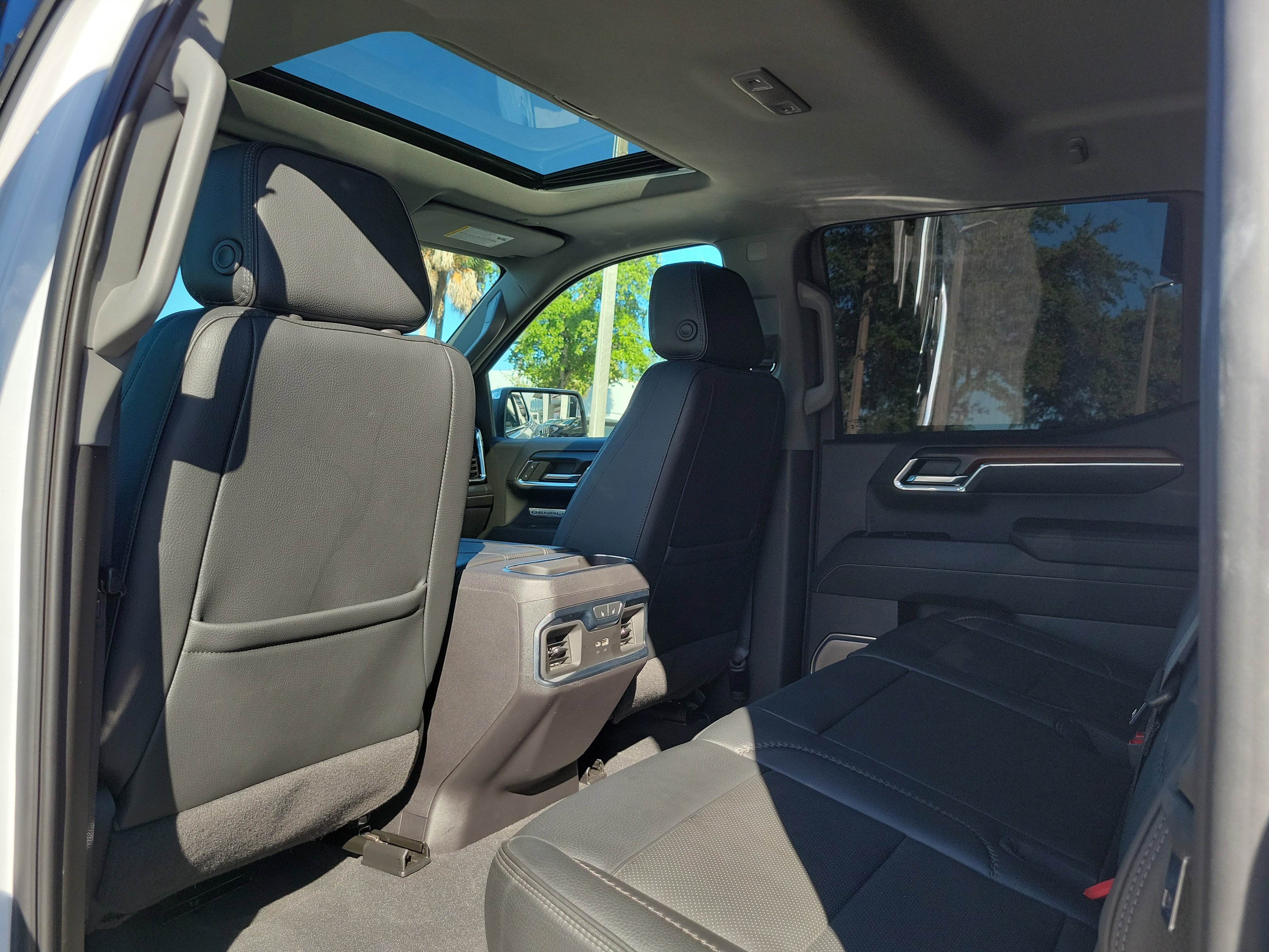 Used 2024 GMC Sierra 1500 Denali w/ Technology Package image 16