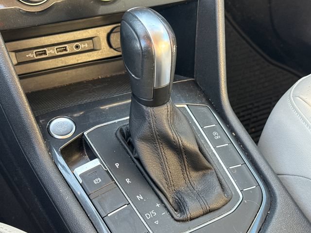 Used 2020 Volkswagen Tiguan SE w/ Panoramic Sunroof Package AWD/4WD image 15