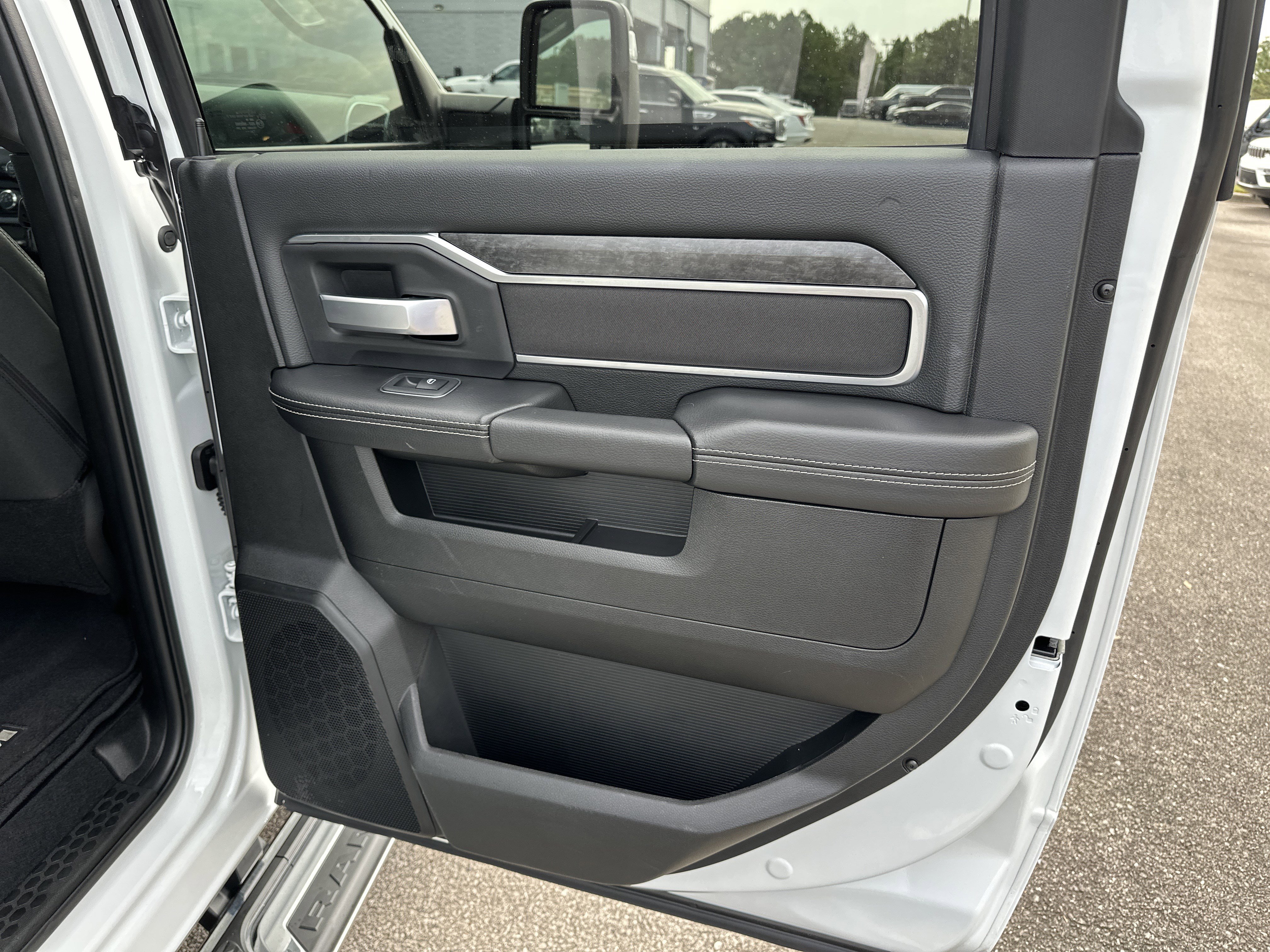 Used 2024 RAM 2500 Big Horn w/ Bed Utility Group image 17