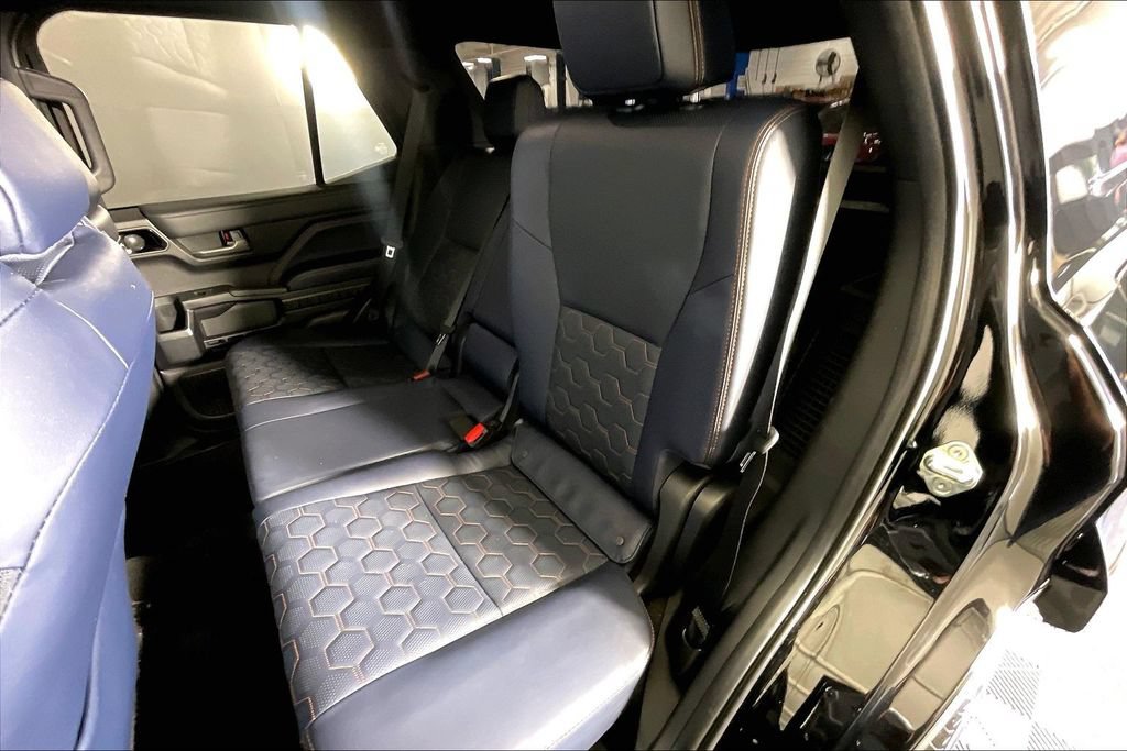 Used 2025 Toyota 4Runner Platinum AWD/4WD image 29