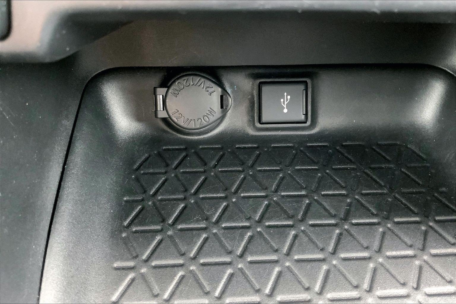 Used 2021 Toyota RAV4 XLE FWD image 38