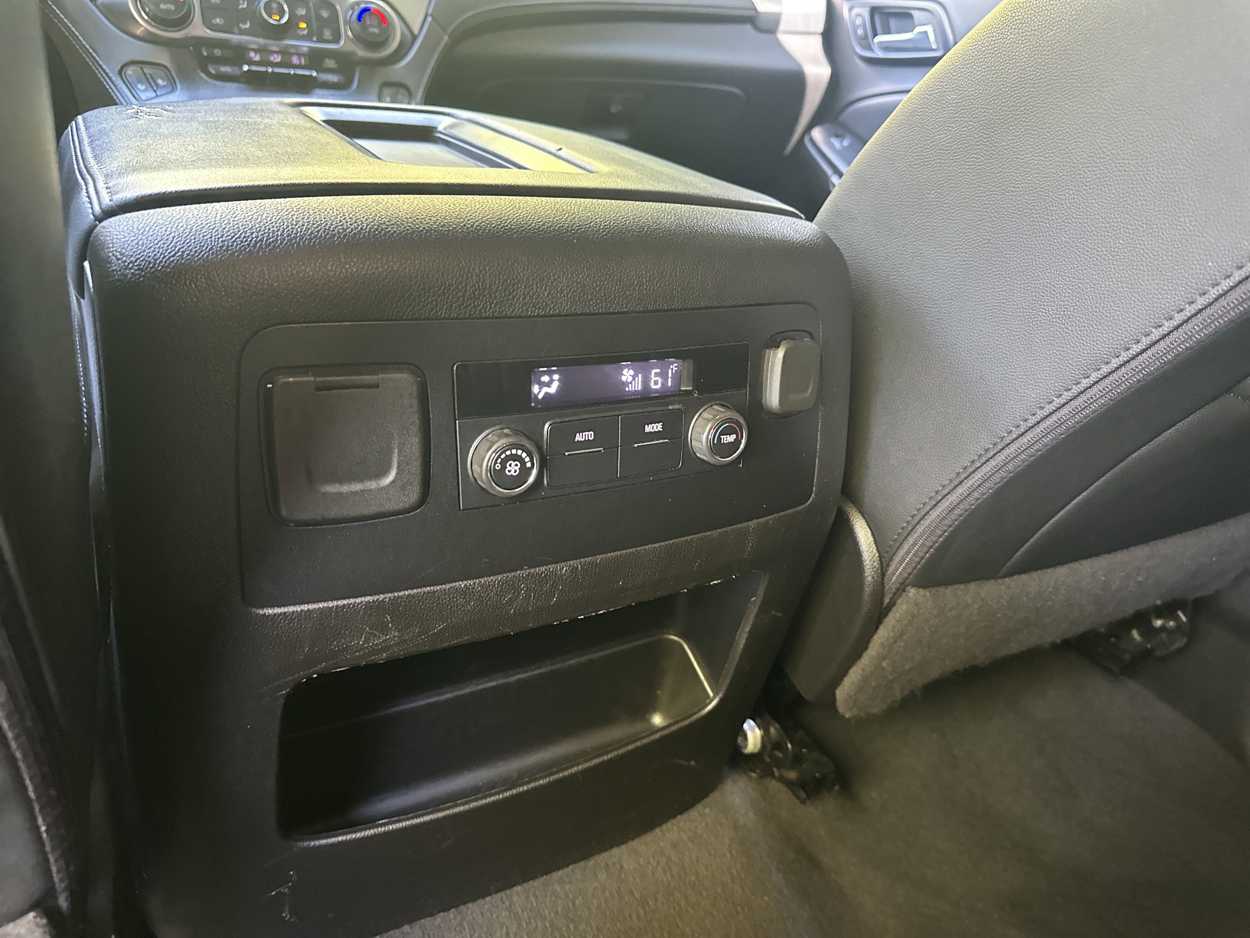 Used 2020 Chevrolet Suburban LT RWD image 24