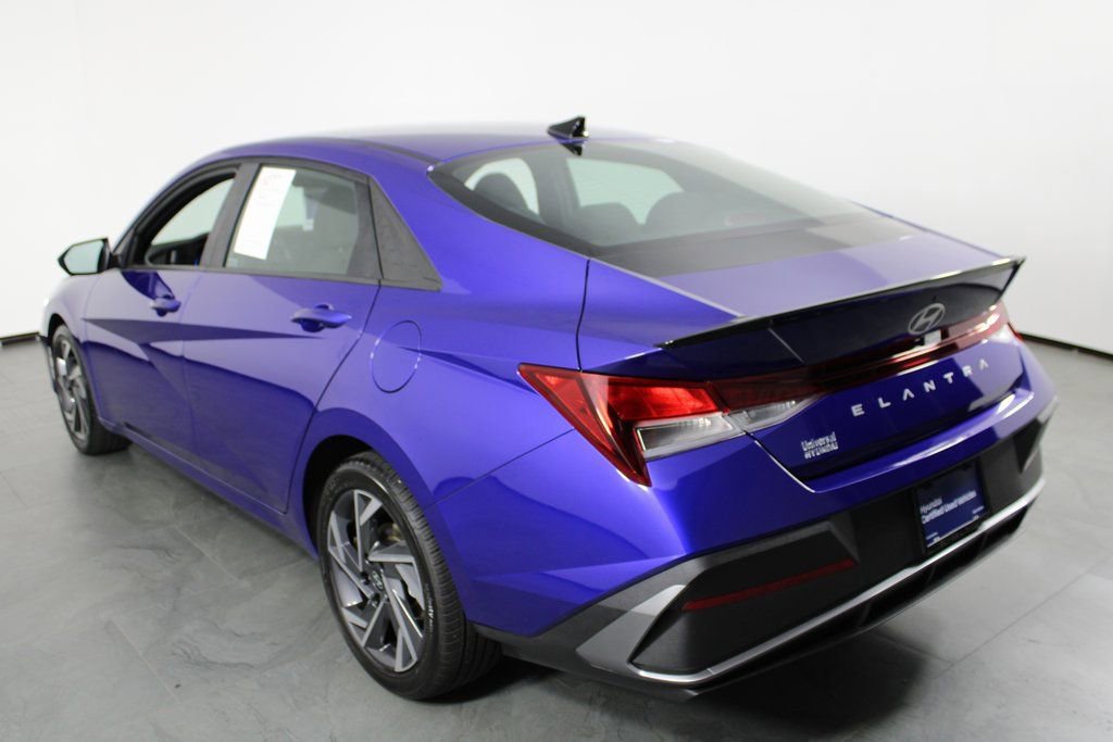 Certified 2025 Hyundai Elantra Sport image 4